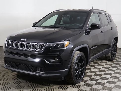 Used 2023 Jeep Compass Latitude AWD/4WD image 6