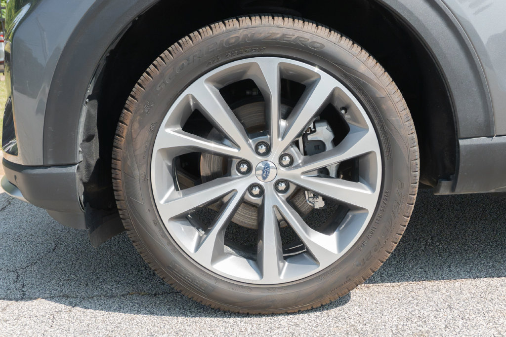 Used 2025 Ford Explorer Platinum w/ Ultimate Package AWD/4WD image 2