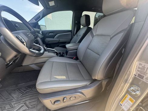 Used 2024 Chevrolet Colorado ZR2 w/ ZR2 Convenience Package III AWD/4WD image 7