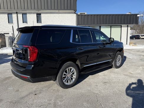 Used 2023 GMC Yukon SLT w/ SLT Luxury Package image 5