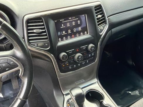 Used 2020 Jeep Grand Cherokee Laredo image 23