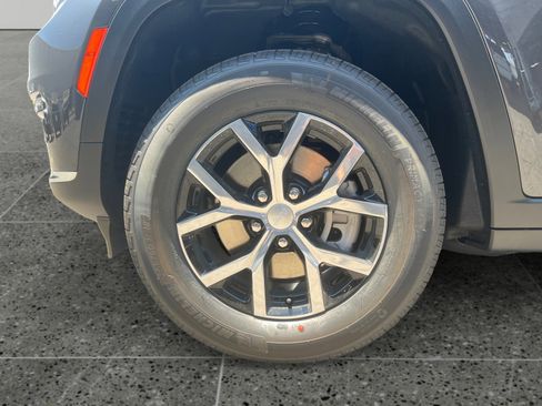 Used 2025 Jeep Grand Cherokee L Limited image 14