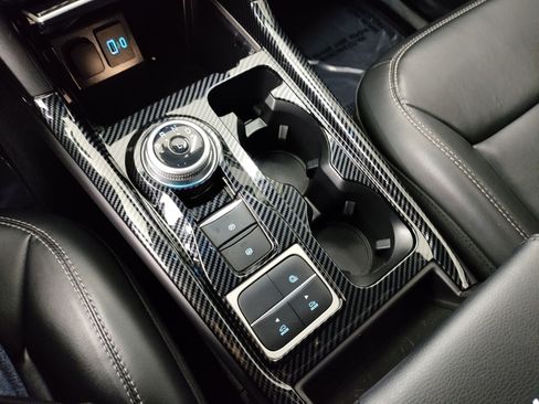 Used 2022 Ford Explorer XLT w/ Equipment Group 202A image 24