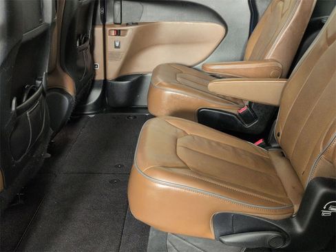 Used 2020 Chrysler Pacifica Limited image 24