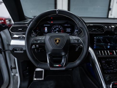 Used 2022 Lamborghini Urus AWD/4WD image 52