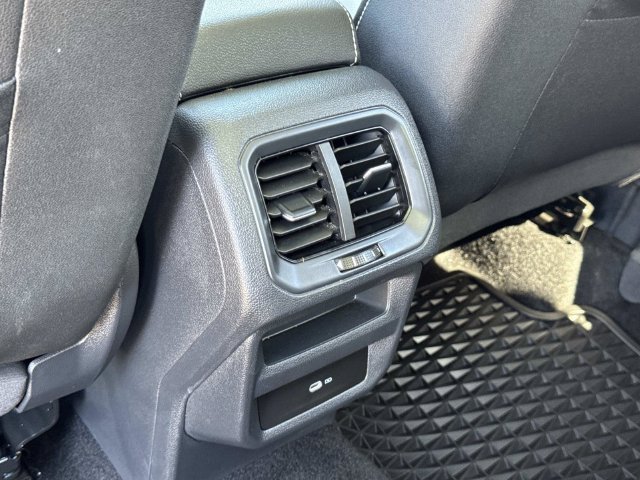Certified 2025 Volkswagen Taos SE FWD image 28