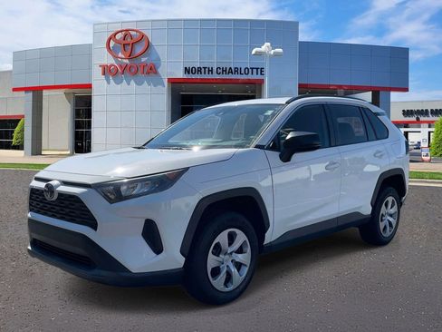 Used 2021 Toyota RAV4 LE FWD image 4