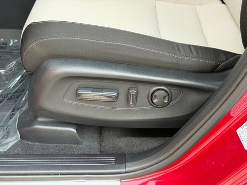 Used 2025 Honda CR-V EX image 5