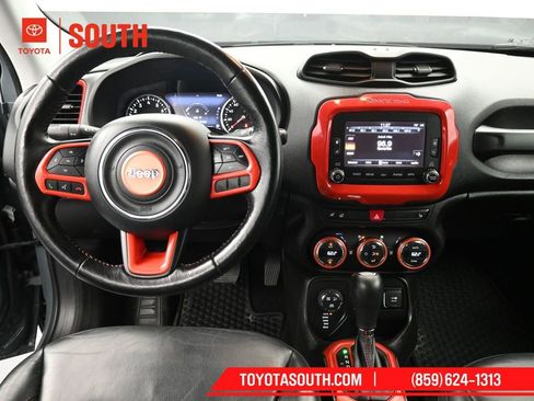 Used 2017 Jeep Renegade Trailhawk w/ Premium Trailhawk Package image 11