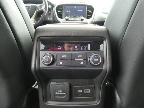 Used 2021 GMC Acadia Denali w/ Denali Technology Package AWD/4WD image 21