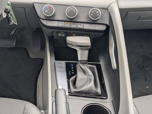 New 2026 Hyundai Elantra SE FWD image 18