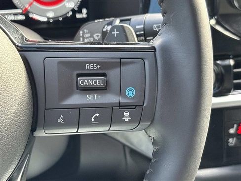 Used 2024 Nissan Pathfinder Platinum image 32