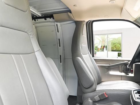 Used 2021 GMC Savana 2500 RWD image 11