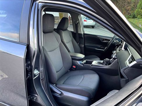 Used 2025 Toyota RAV4 XLE image 11