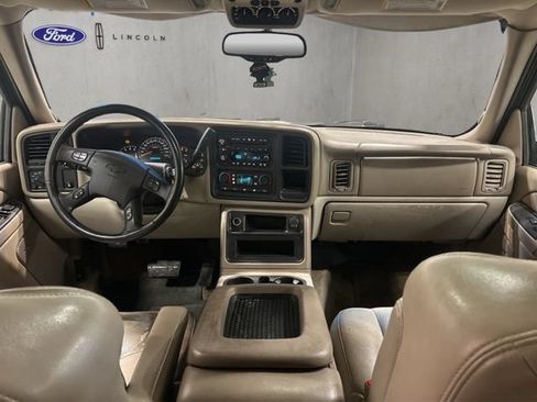 Used 2004 Chevrolet Suburban Z71 w/ Preferred Equipment Group AWD/4WD image 2