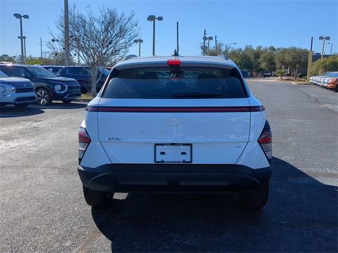 Used 2024 Hyundai Kona SEL image 7