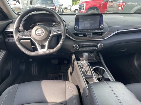 Used 2024 Nissan Altima 2.5 SV FWD image 14