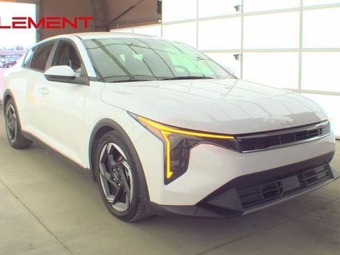 Used 2025 Kia K4 EX image 3