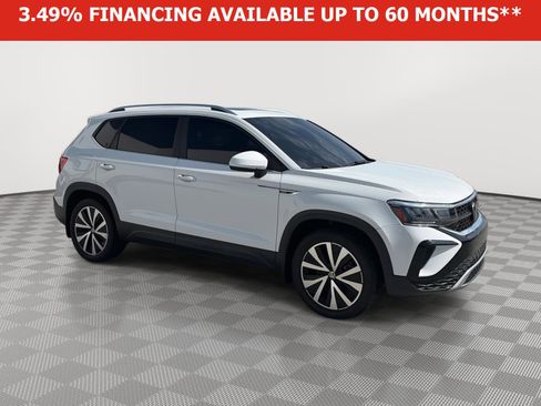 Certified 2023 Volkswagen Taos SE w/ Panoramic Sunroof Package AWD/4WD image 1