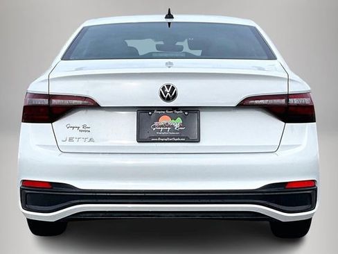 Used 2024 Volkswagen Jetta Sport image 6
