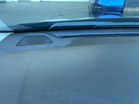 Used 2023 Chrysler Pacifica Touring-L image 37