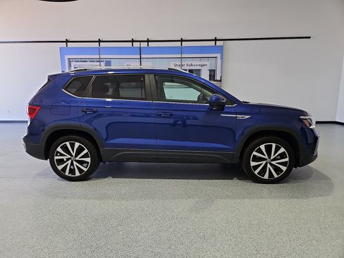 Certified 2023 Volkswagen Taos SE FWD image 9