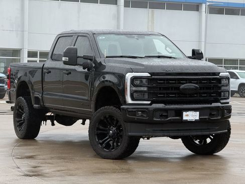 Used 2024 Ford F250 Platinum AWD/4WD image 2