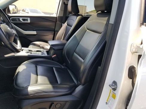 Used 2021 Ford Explorer XLT w/ Equipment Group 202A AWD/4WD image 12