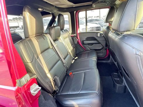 Used 2022 Jeep Wrangler Unlimited Sahara image 31