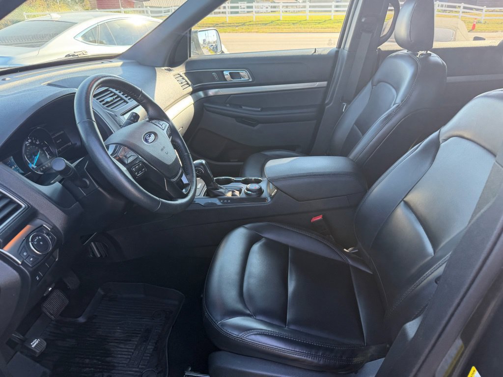 Used 2019 Ford Explorer XLT w/ Equipment Group 202A AWD/4WD image 9