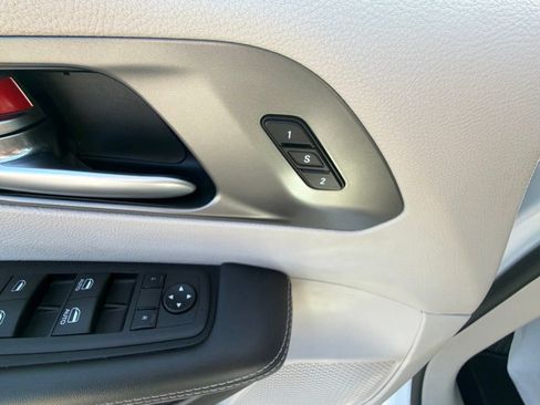 Used 2024 Chrysler Pacifica Touring-L FWD image 40