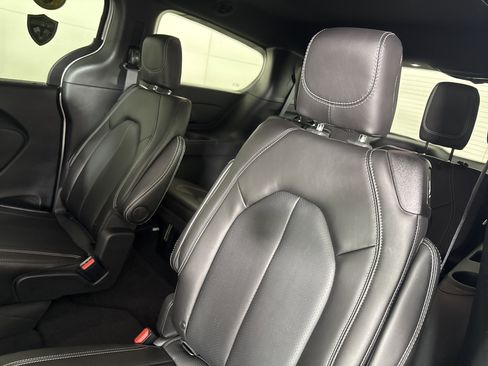 New 2026 Chrysler Pacifica Select w/ S Appearance Package image 10