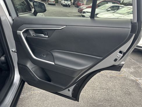 Used 2020 Toyota RAV4 XLE w/ Convenience Package FWD image 18