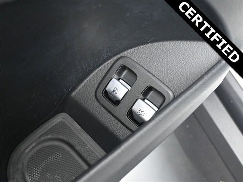 Used 2025 Mercedes-Benz GLC 350e 4MATIC image 21