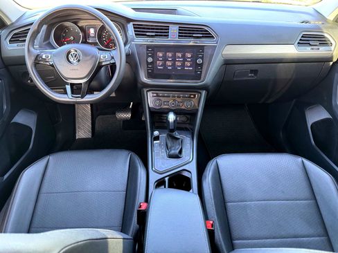 Used 2020 Volkswagen Tiguan SE image 20