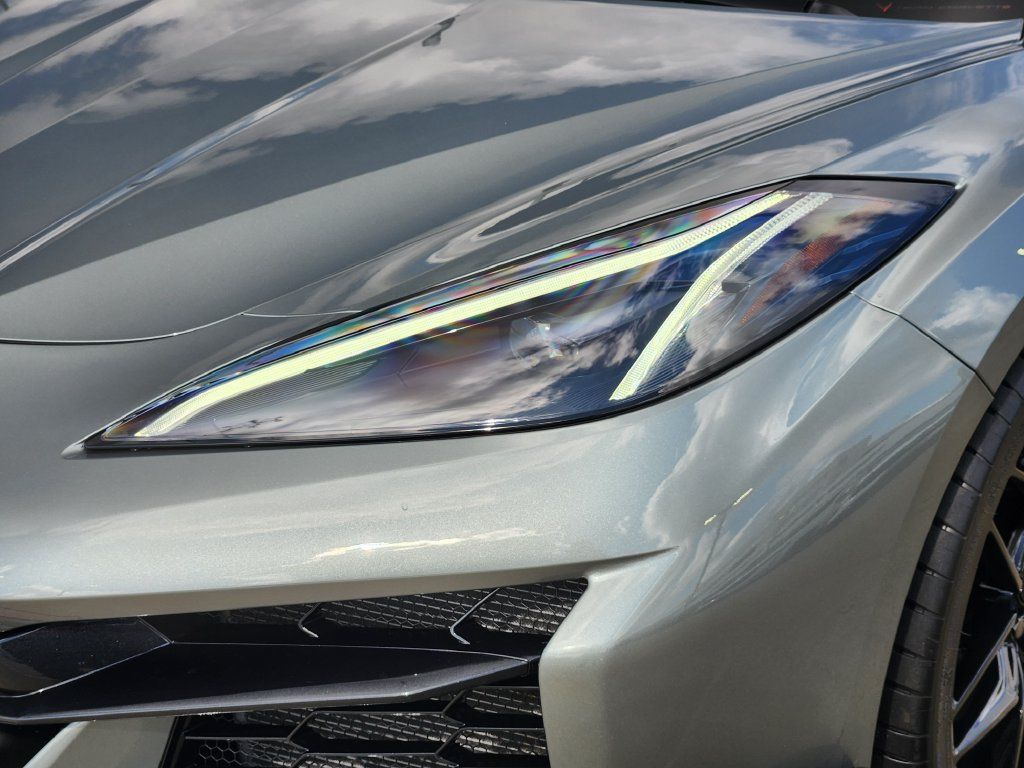 Used 2024 Chevrolet Corvette Z06 w/ Z07 Performance Package RWD image 9