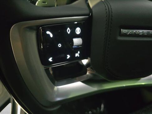 Used 2025 Land Rover Range Rover SE AWD/4WD image 18