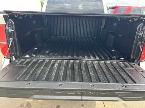 Certified 2025 Toyota Tacoma SR5 AWD/4WD image 21