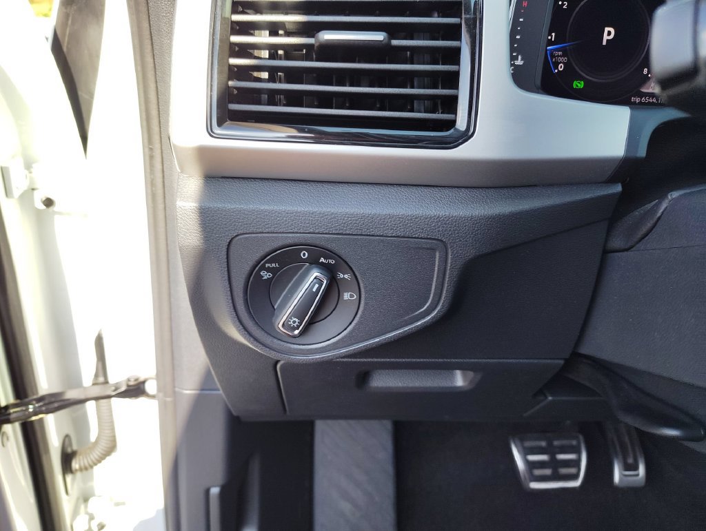 Used 2023 Volkswagen Atlas SEL R-Line AWD/4WD image 21