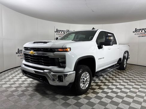 Used 2025 Chevrolet Silverado 2500 LT w/ Convenience Package AWD/4WD image 1