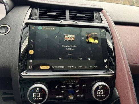 Used 2024 Jaguar E-PACE R-Dynamic SE image 13