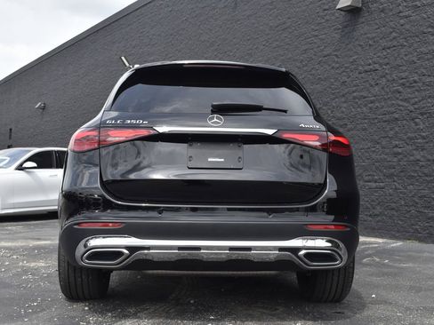 Used 2025 Mercedes-Benz GLC 350e 4MATIC image 4