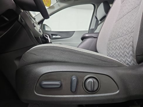 Used 2022 Chevrolet Equinox LS w/ LS Convenience Package image 29