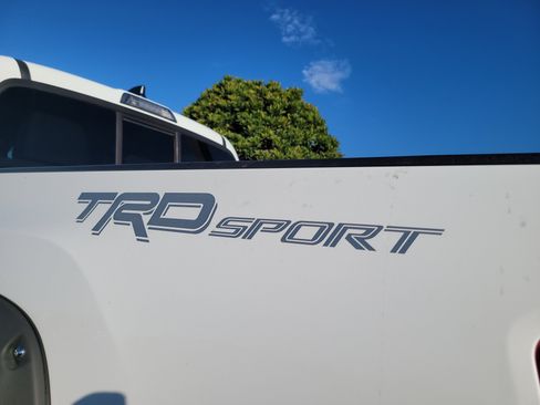Used 2020 Toyota Tacoma SR w/ SR Convenience Package RWD image 11
