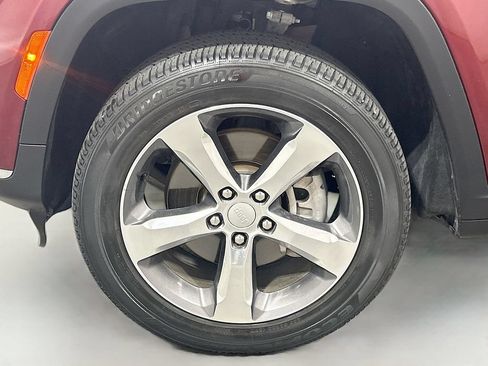 Used 2024 Jeep Grand Cherokee L Limited AWD/4WD image 30