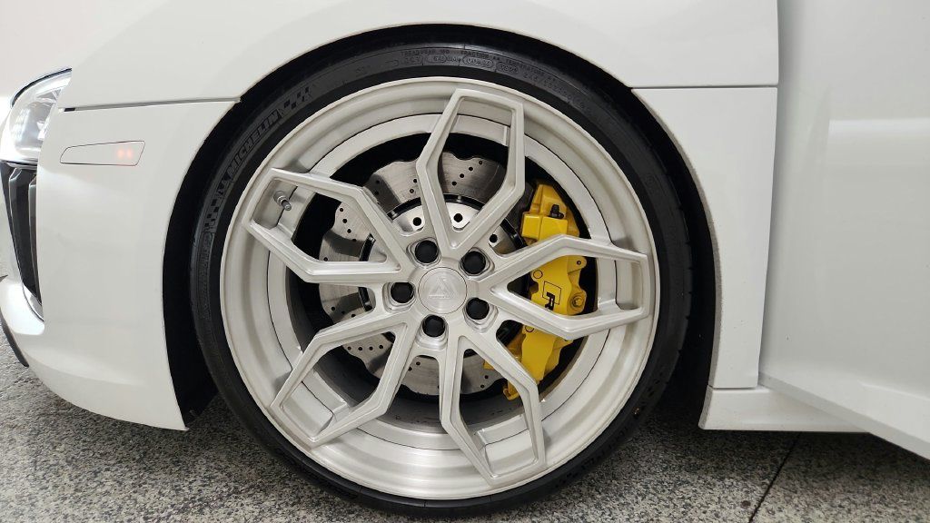 Used 2018 Audi R8 V10 RWD image 36