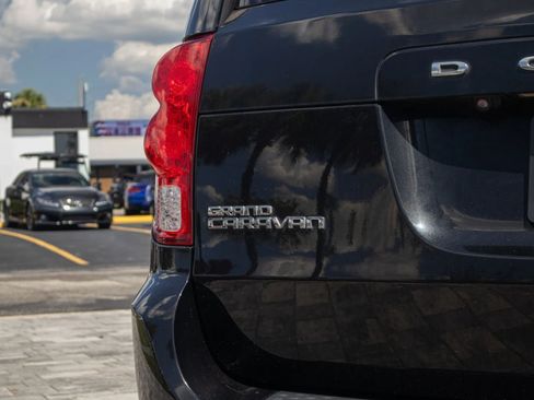 Used 2019 Dodge Grand Caravan SE w/ UConnect Hands-Free Group FWD image 16