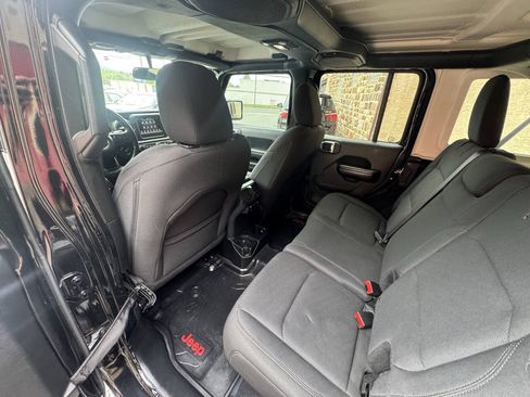 Used 2018 Jeep Wrangler Unlimited Sport S AWD/4WD image 18