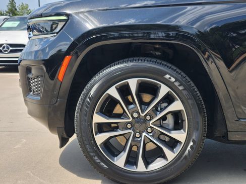 Used 2024 Jeep Grand Cherokee L Overland w/ Trailer Tow Package AWD/4WD image 10