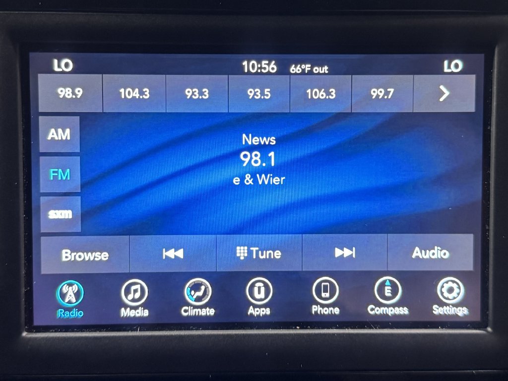Used 2020 Chrysler Pacifica Touring w/ S Appearance Package FWD image 3